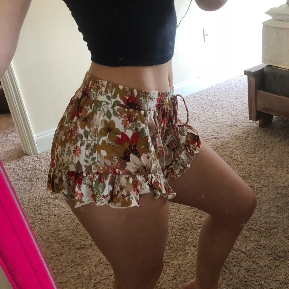 Flowery Ruffle Shorts Size Small